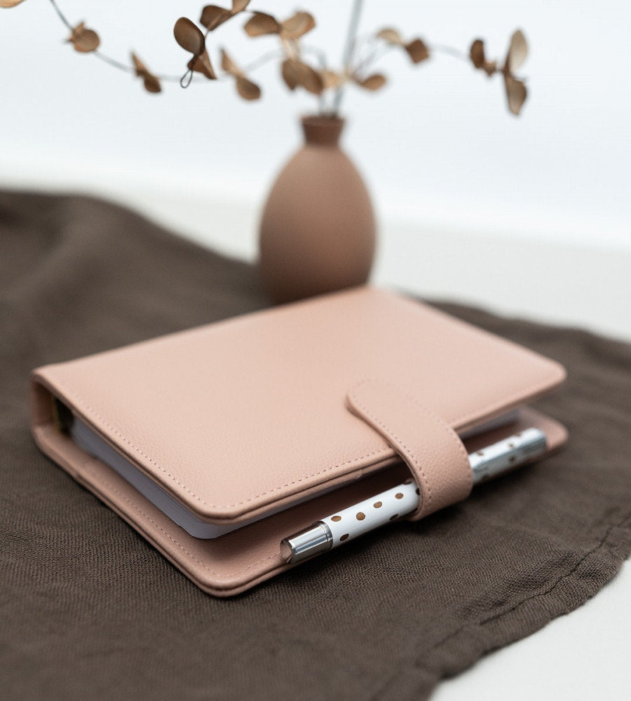 fodral ringpärm till systemkalender - storlek personal - rosa (personal) rosa