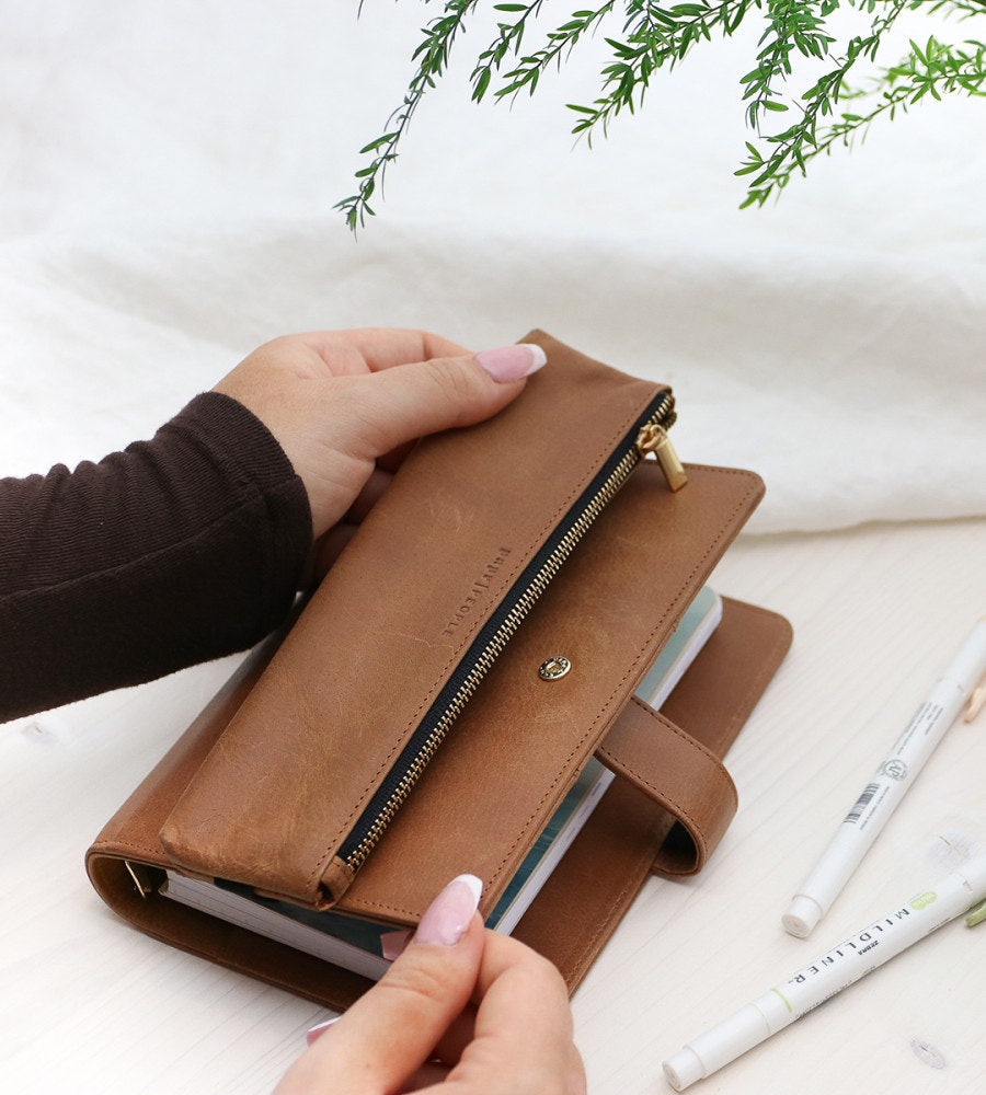 pencil-case pennfodral i läder med gummiband - cognac (forvara) cognac