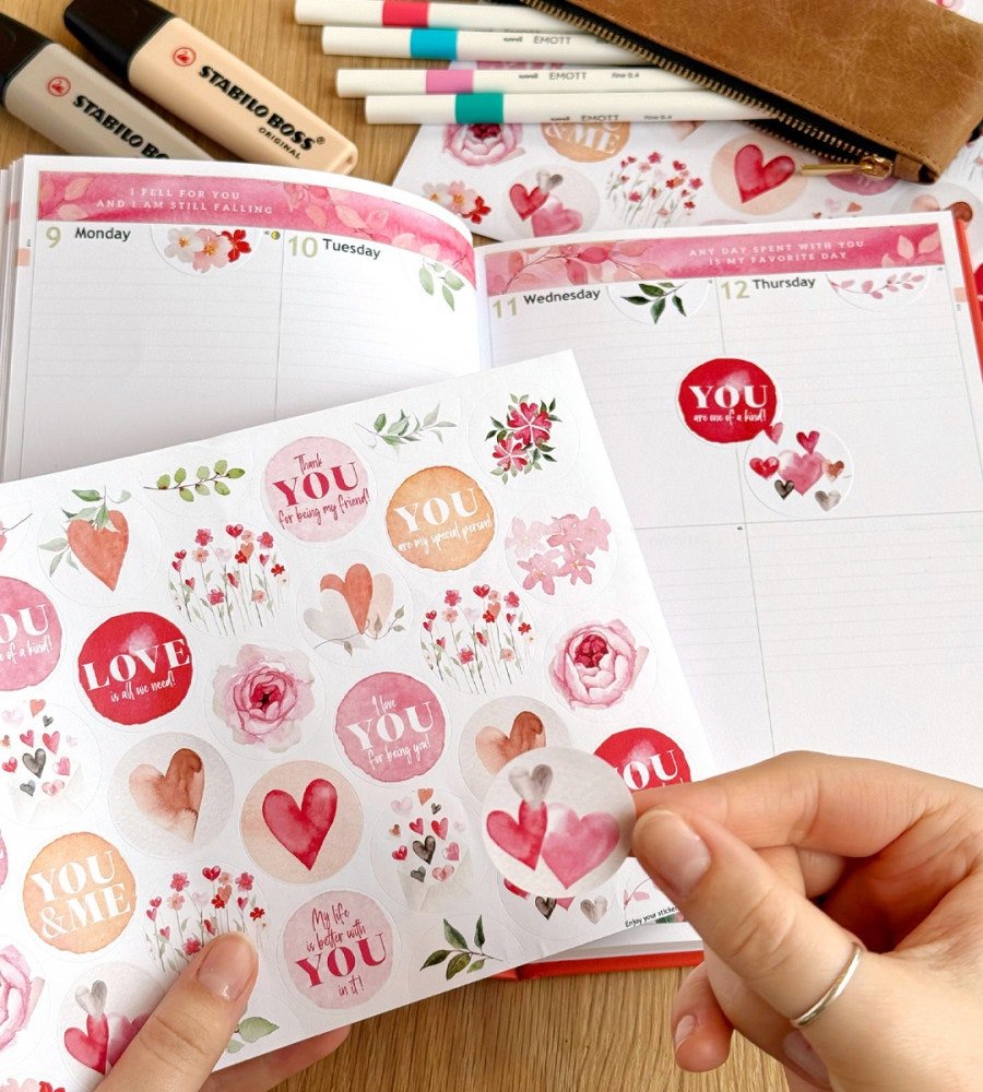 Klistermärken - Love is all we need (Rounds) - Personal Planner